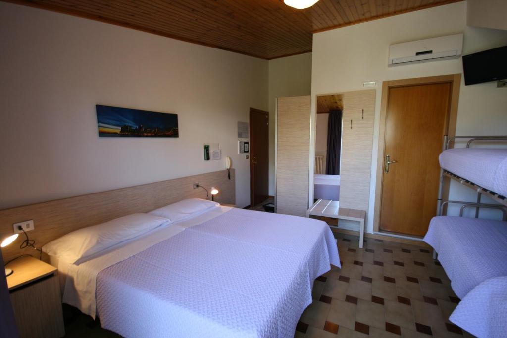 Albergo Centopini Gemmano Стая снимка