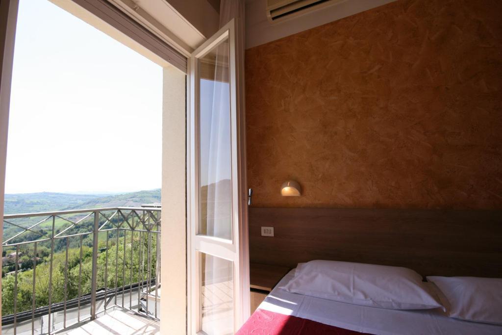 Albergo Centopini Gemmano Стая снимка