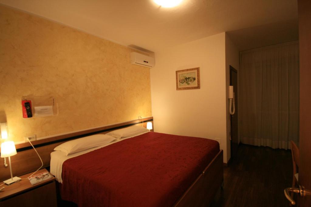 Albergo Centopini Gemmano Стая снимка